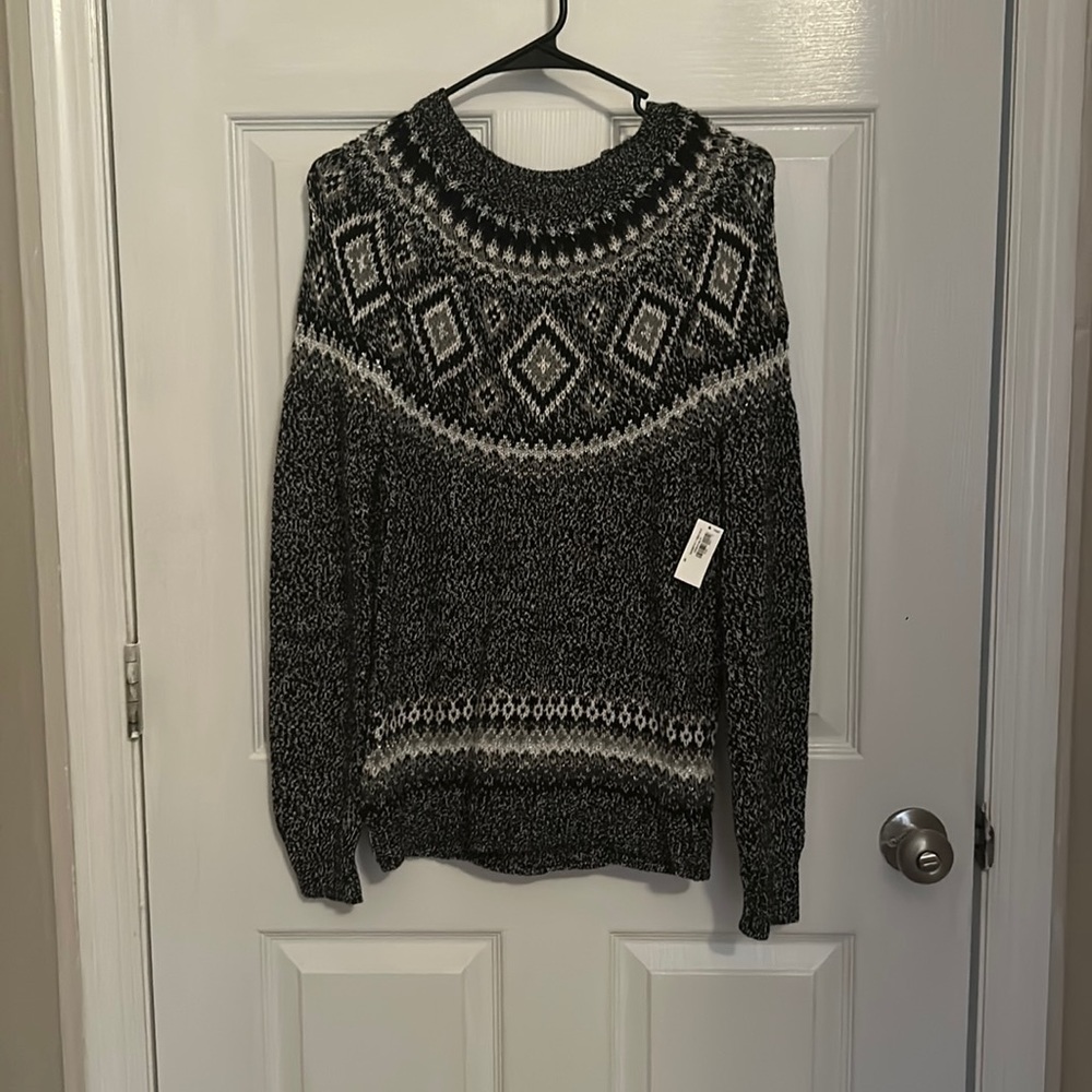 Brand new Old Navy sweater. Size: small. Never worn.